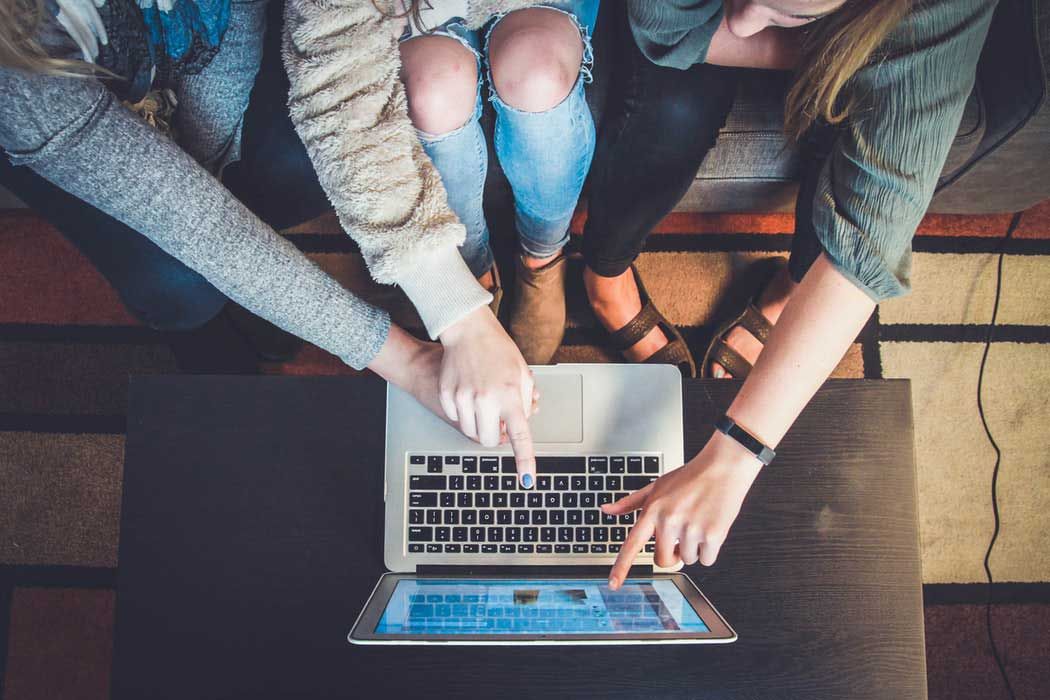 Crece la demanda de estudios de marketing digital, la publicidad de la era de la compra-venta electrónica