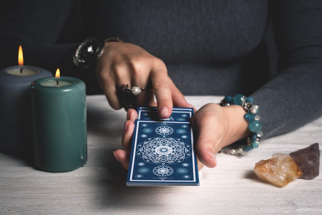 Tarot de Luz María realiza el tarot de videncia natural sensitivo teniendo en cuenta la naturaleza de la persona