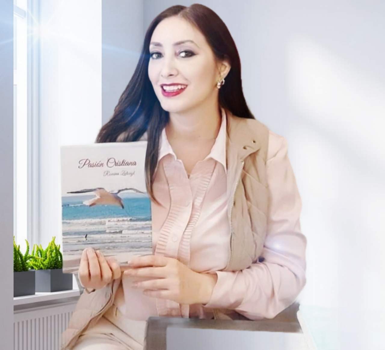 Romina Zatonyl presenta los dos libros escritos por ella que componen Pasión Cristiana