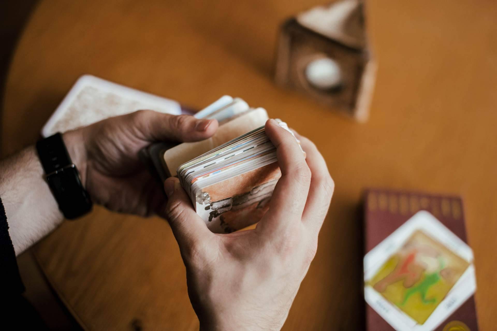 David y Ángelo, los profesionales del tarot y la videncia reconocidos por ser videntes buenos y económicos