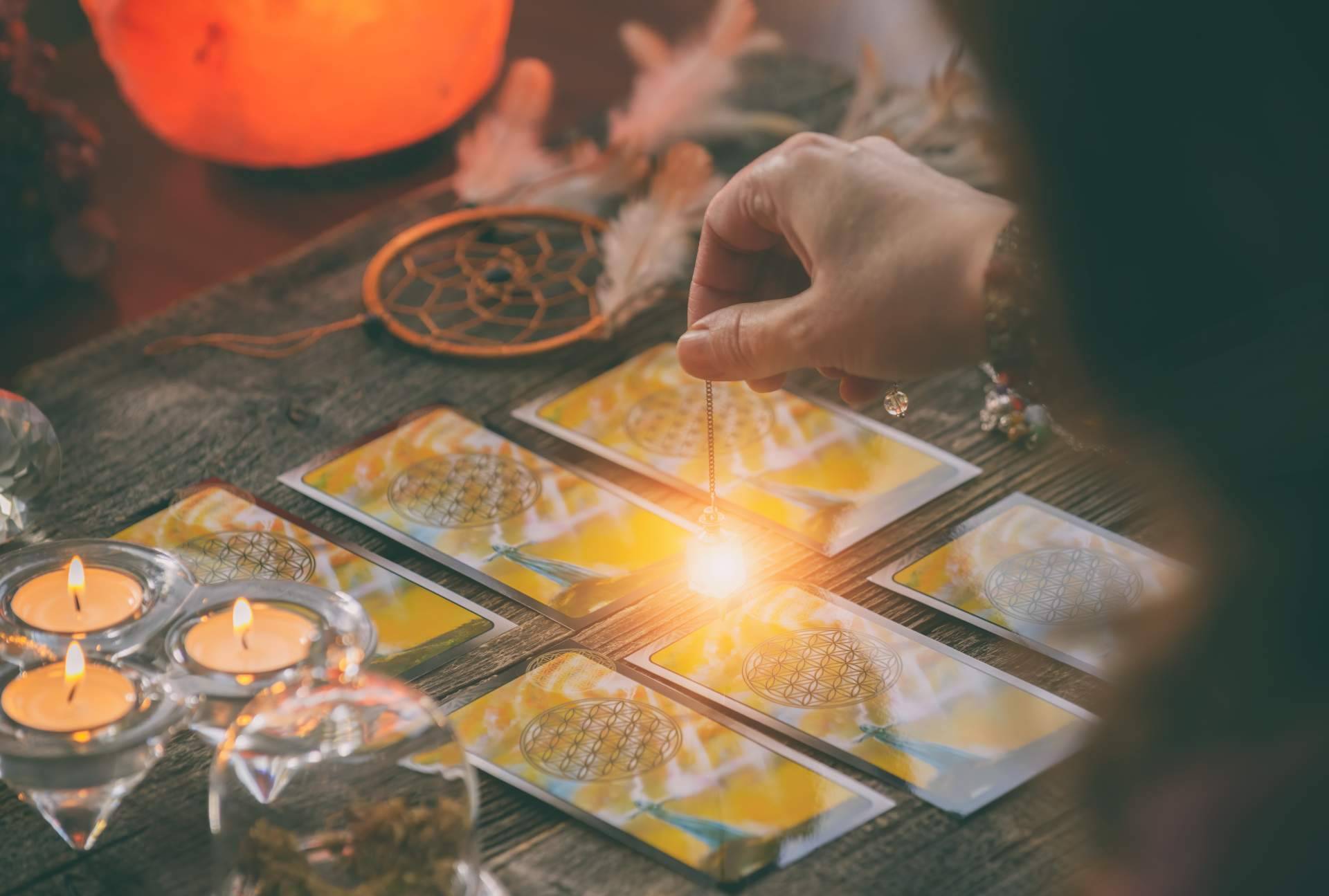 ¿Dónde encontrar un tarot fiable y económico?: Videntefamosa.es
