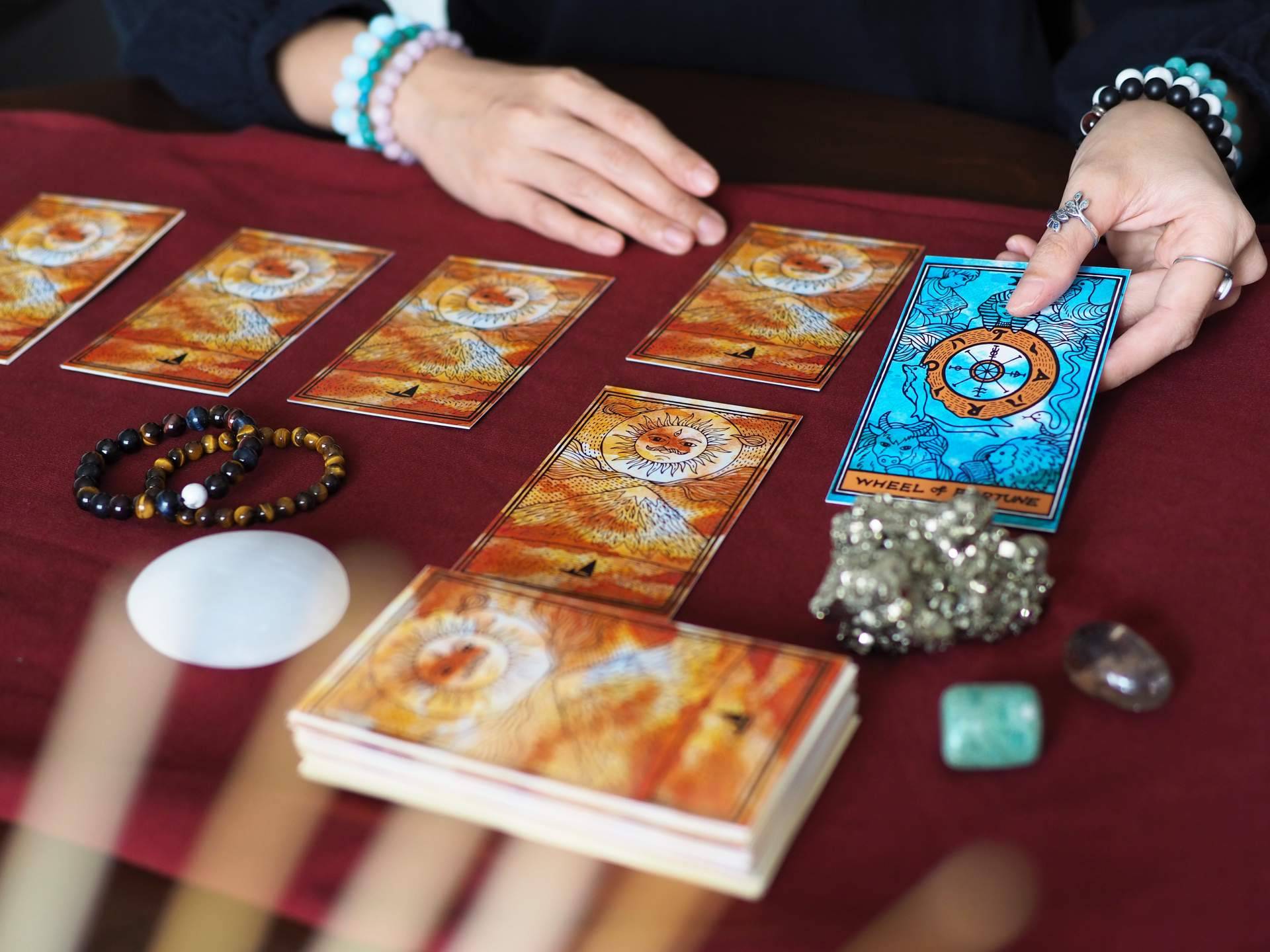 Tarot de las Meigas ofrece un servicio de tarot 10 euros con videntes económicas